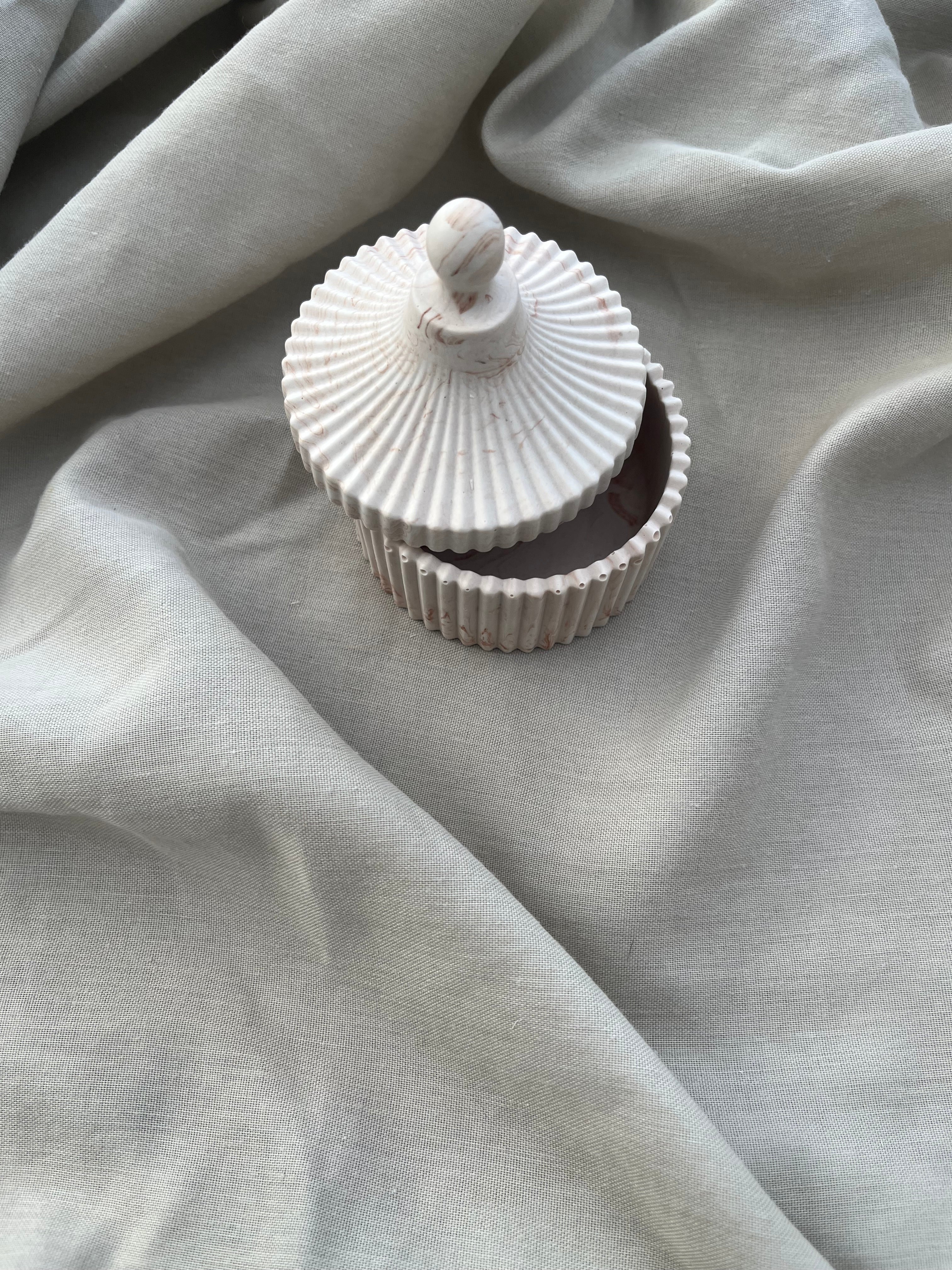 SOLD OUT SB - JESMONITE SIERADEN POTJE